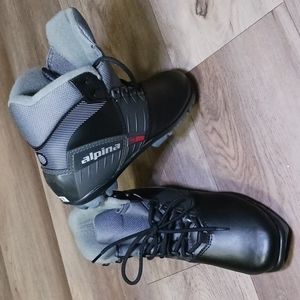 (NWOT)-ALPINA-TR20 Women's Ski Boots With Front Bar Latch (BRAND- NEW)